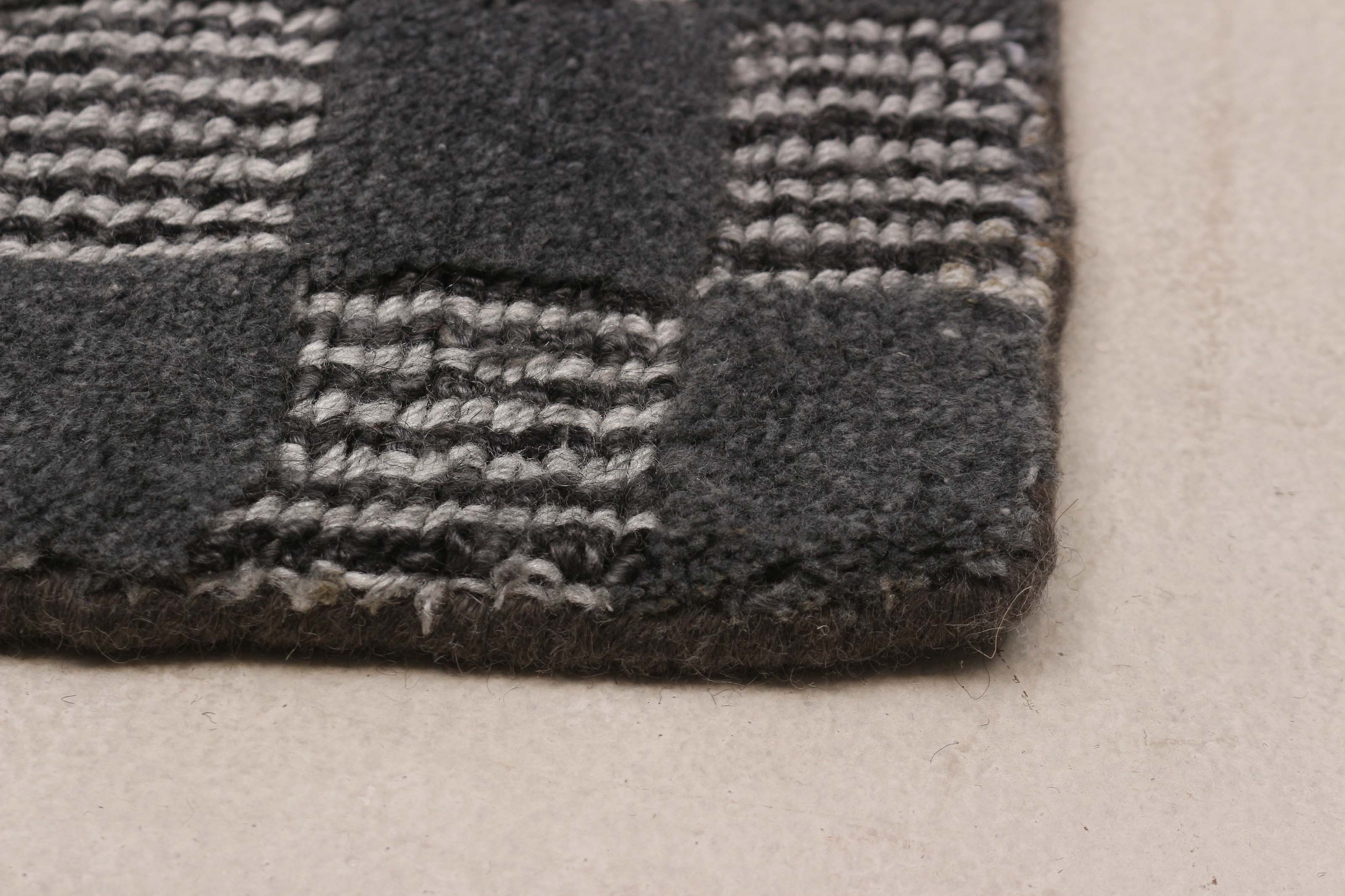 Tarian Dark Grey