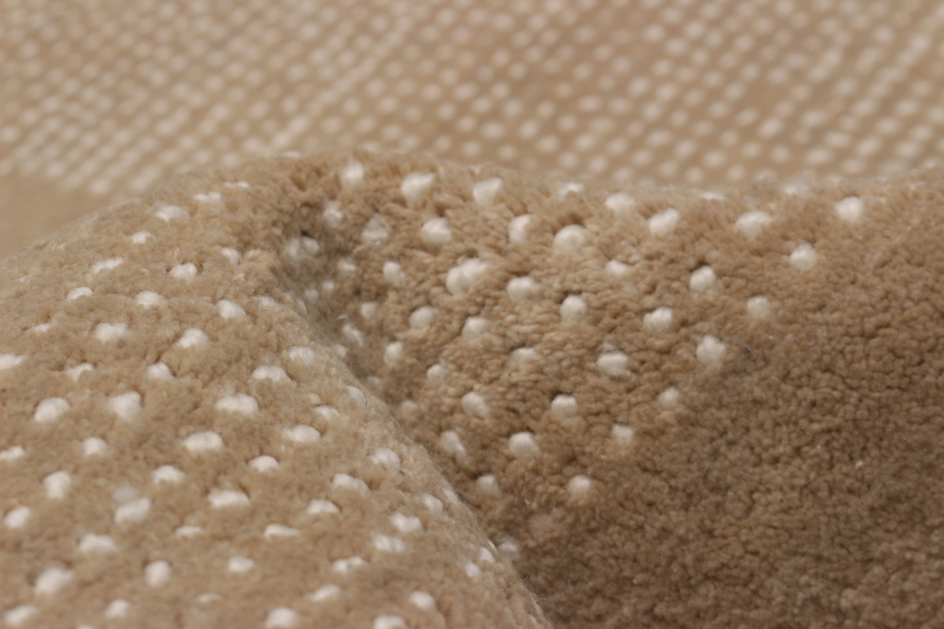 Della Beige