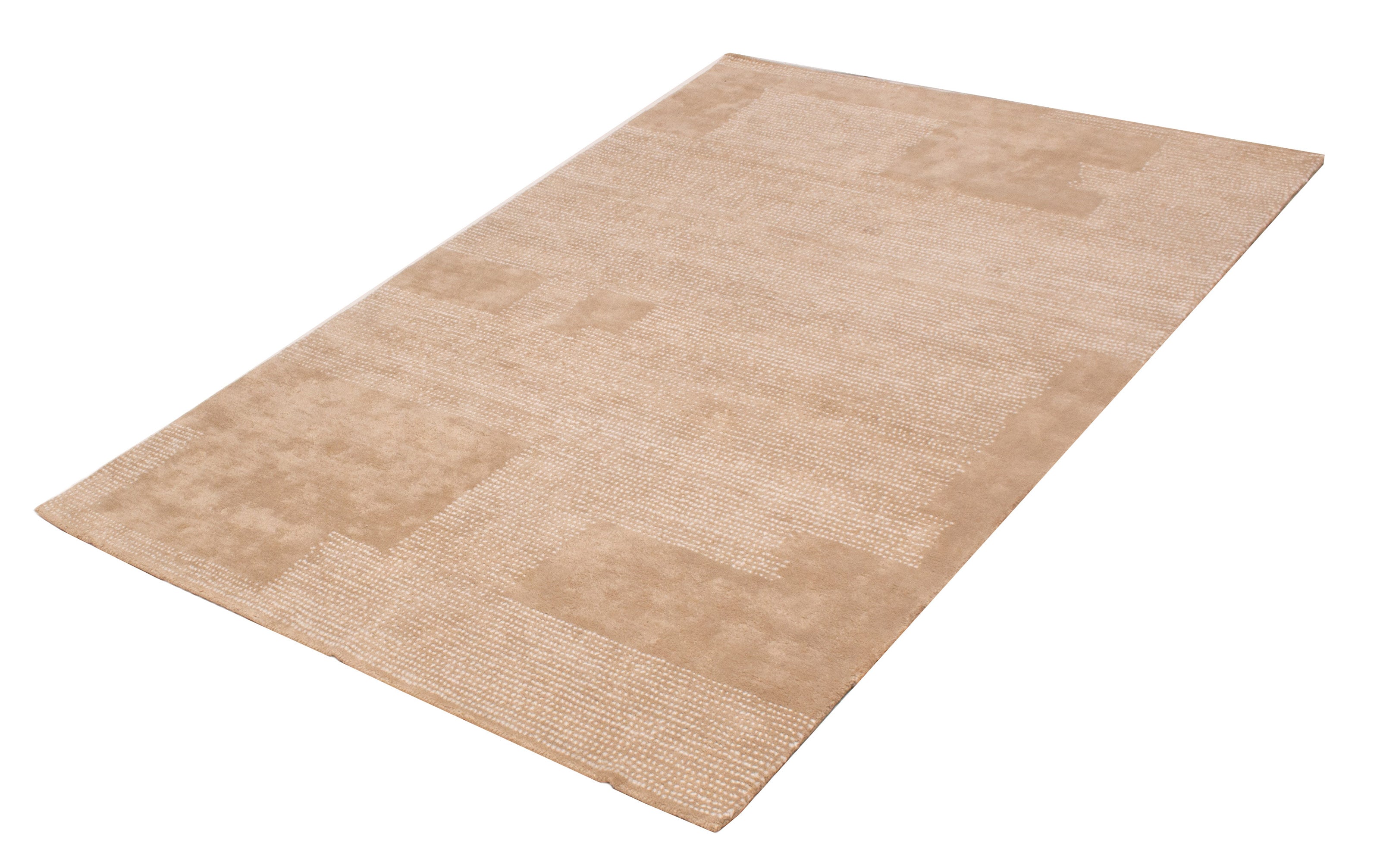 Della Beige