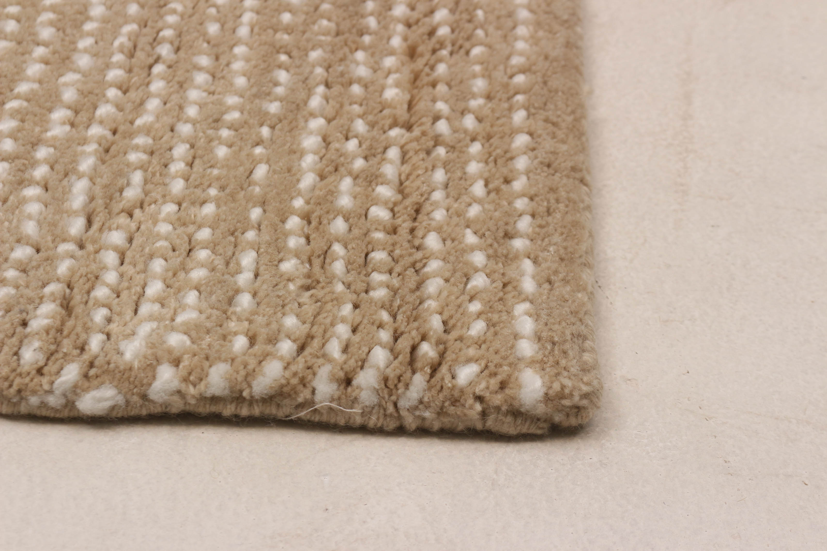Della Beige
