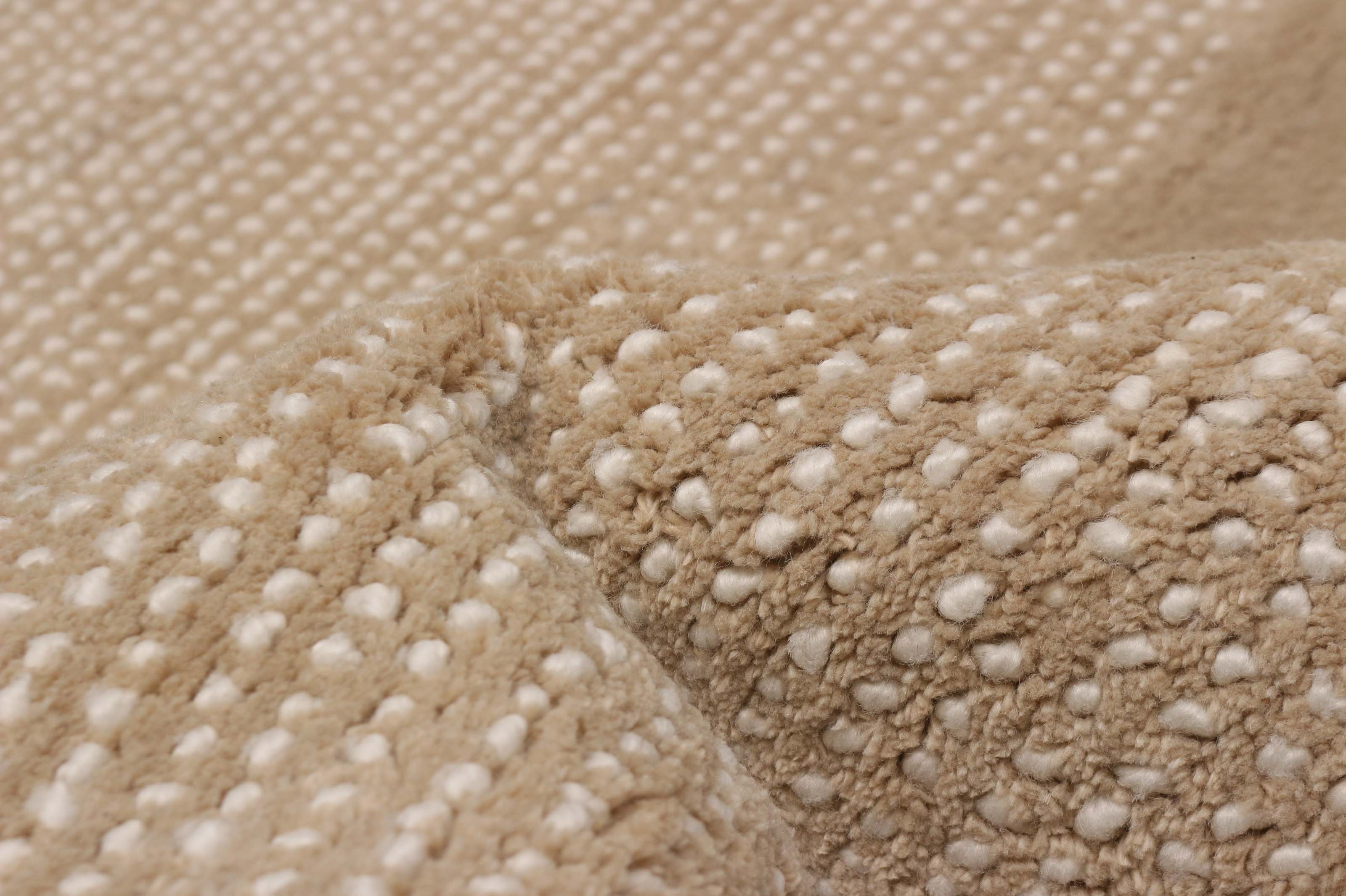 Della Beige