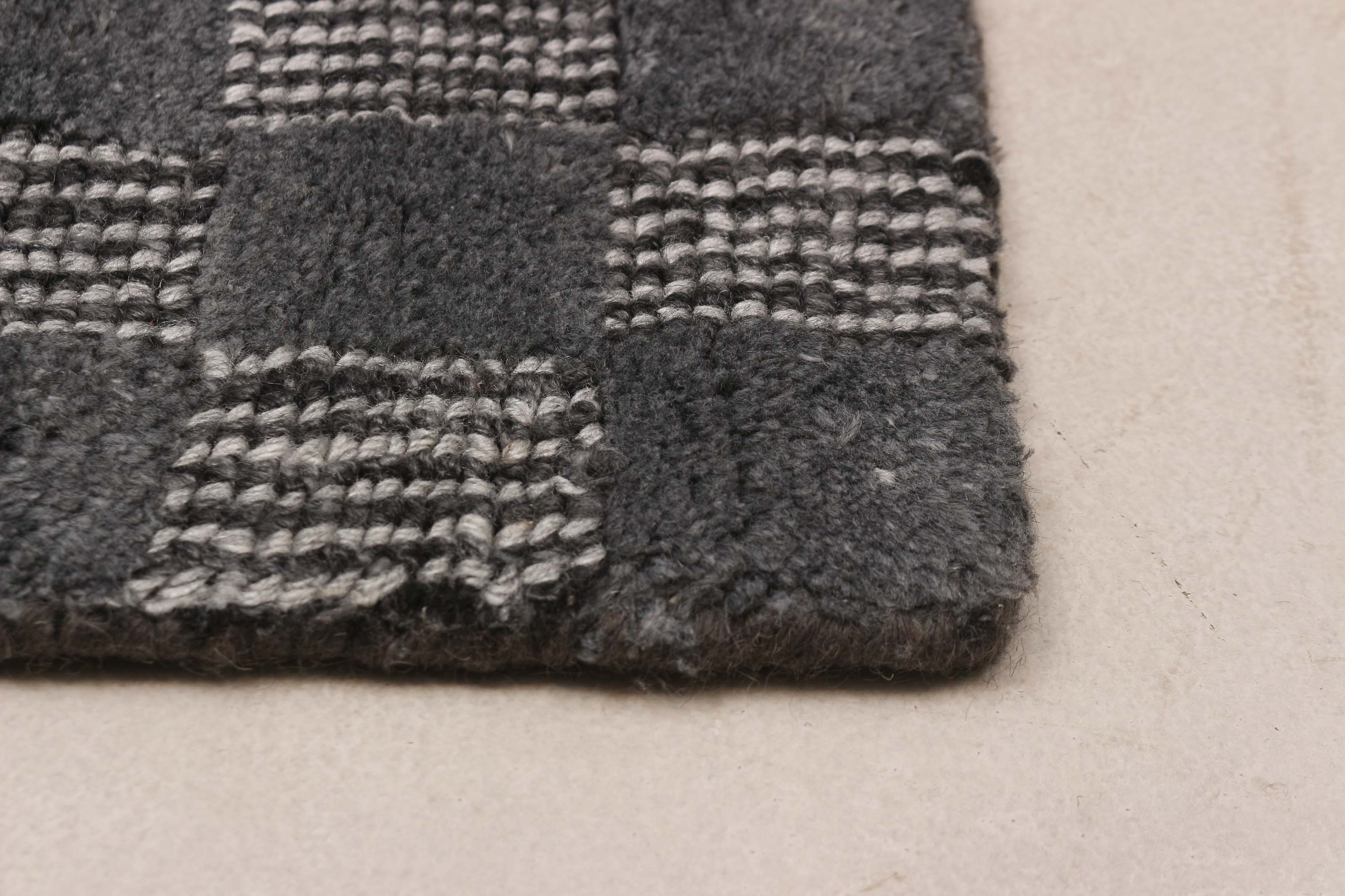 Tarian Dark Grey