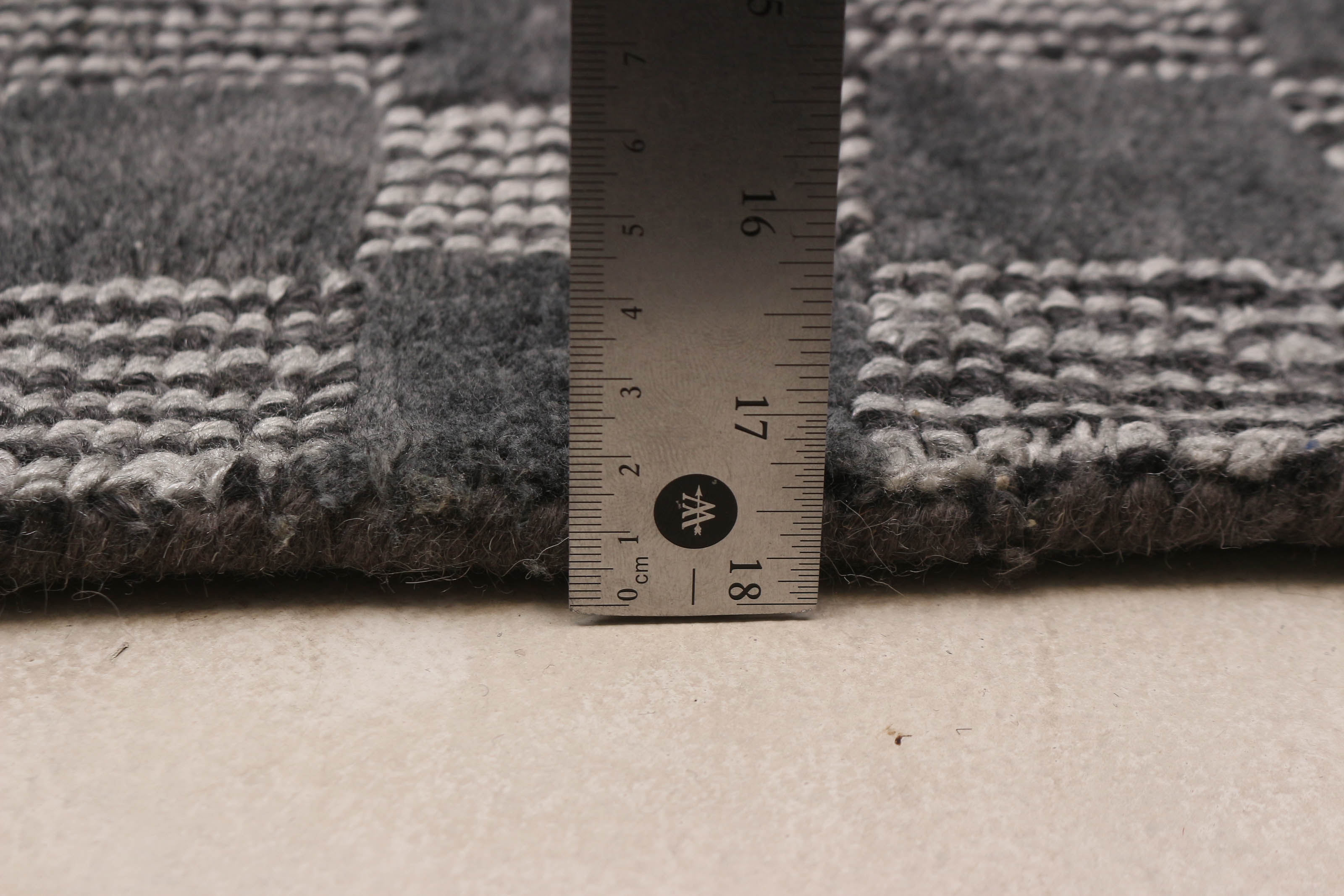 Tarian Dark Grey