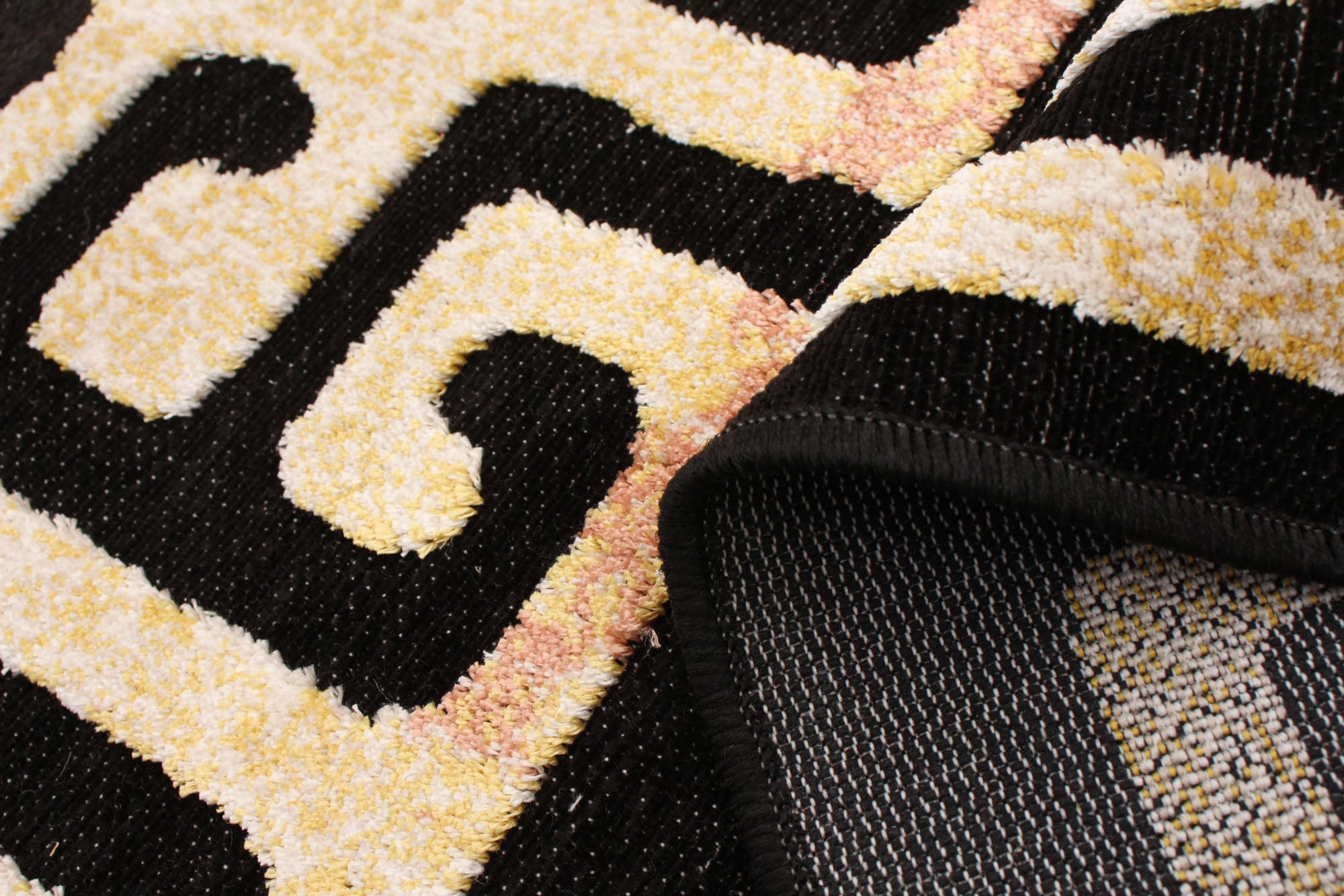Gia Black/Ivory