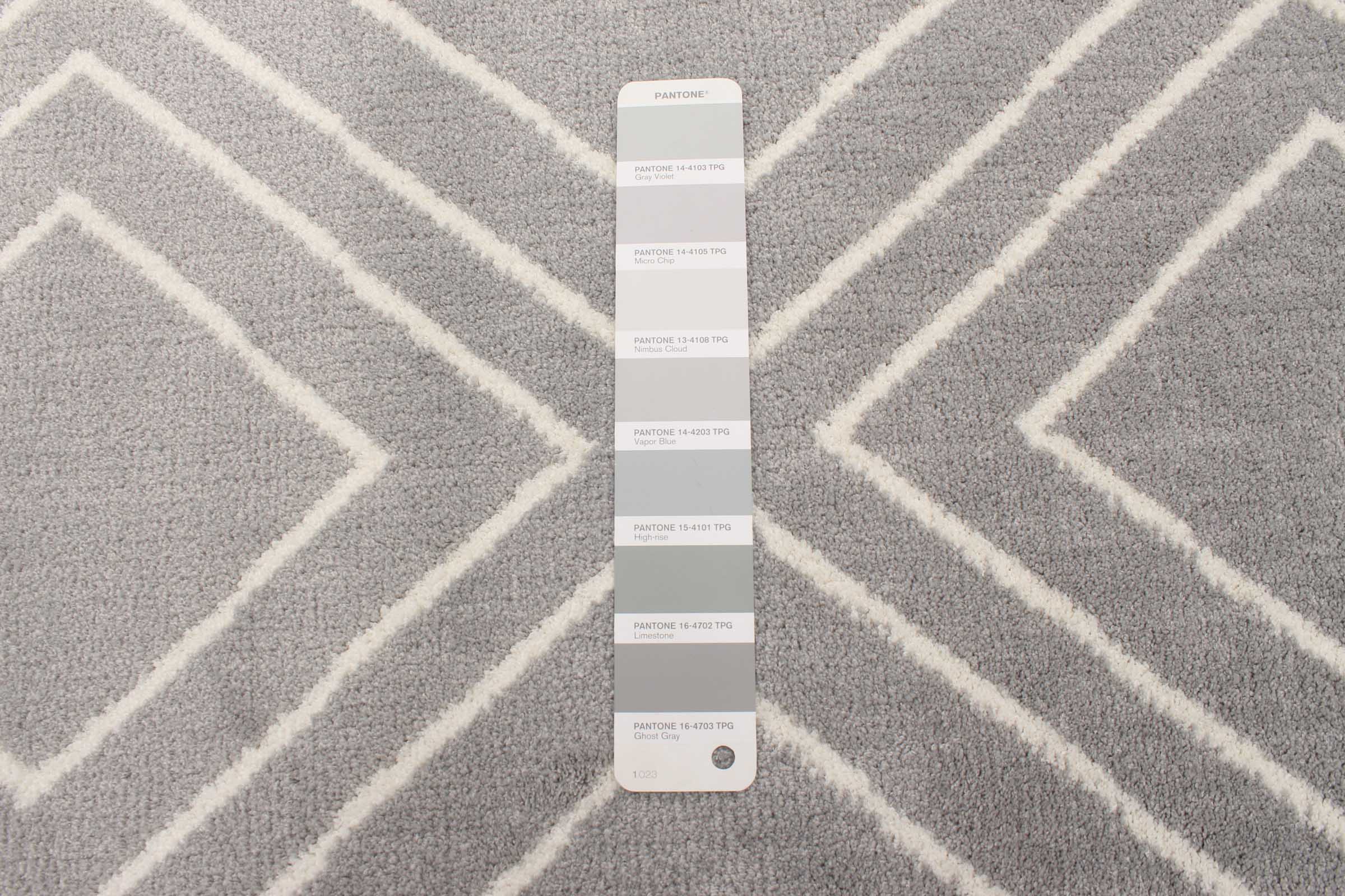 Macy Geod  Grey/White