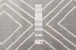Macy Geod  Grey/White